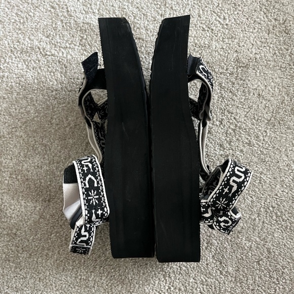 Teva flat form sandals - Picture 2 of 3